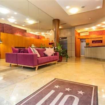 Hotel H12
